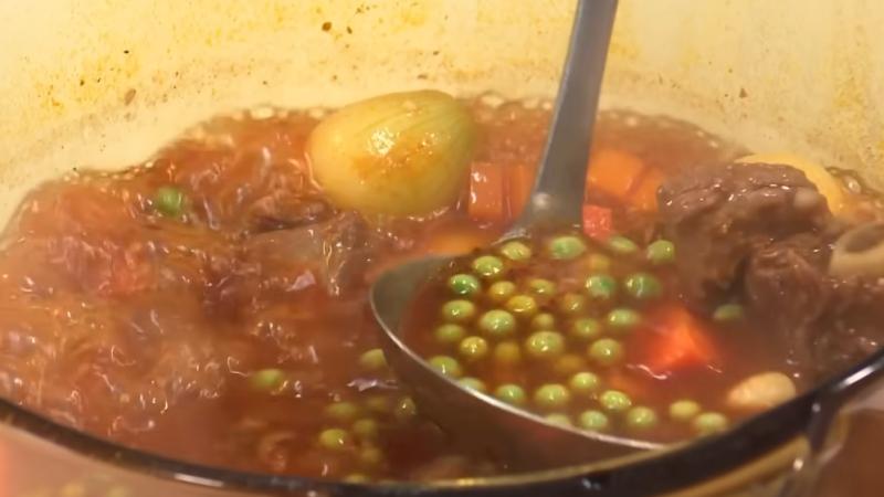 Thêm rau củ và nêm nếm lần cuối