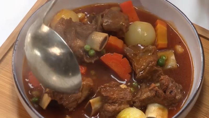 Món sườn bò hầm đậu phộng ấm nóng
