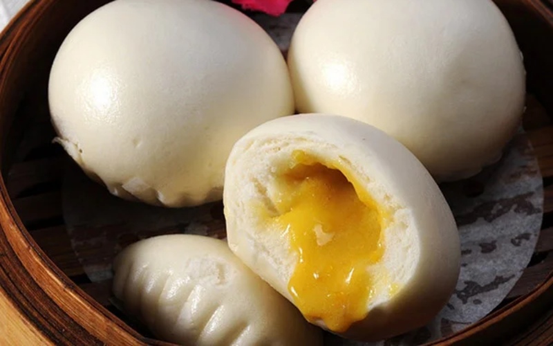 Thưởng thức bánh mang lại trải nghiệm vị giác thơm ngon, hấp dẫn.