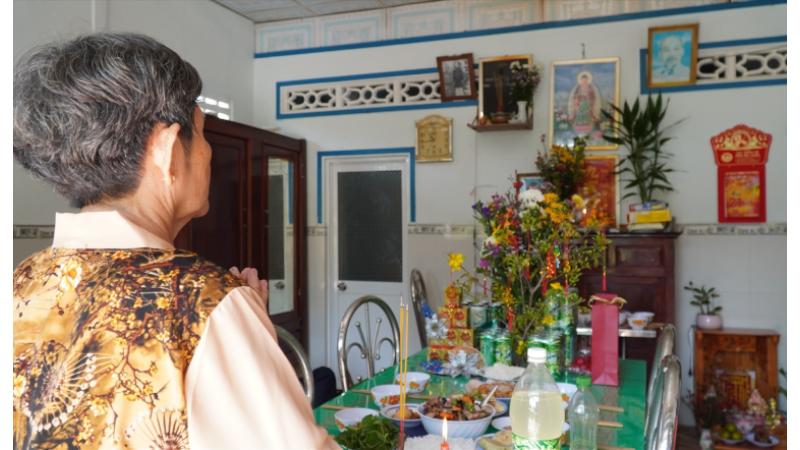 Văn khấn mùng 1 tháng 11 Âm lịch 2025: Bài cúng Gia tiên, Thần linh đầy đủ