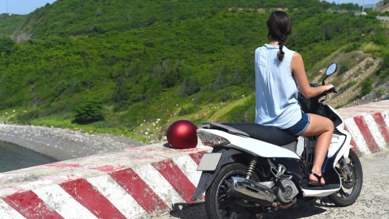 Xem ngày tốt trước khi xuất hành giúp chuyến đi suôn sẻ, an toàn và gặp nhiều may mắn