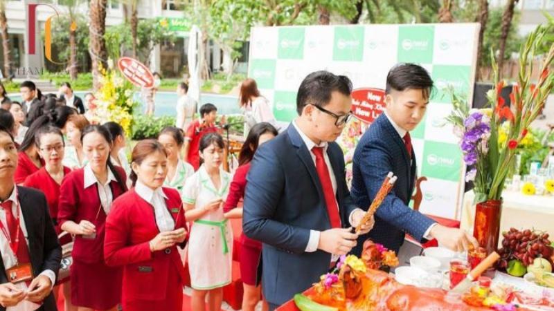 "Mượn tuổi" để khai trương có được không?