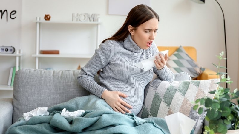 Ho nặng, ho ra máu hoặc đờm xanh/vàng