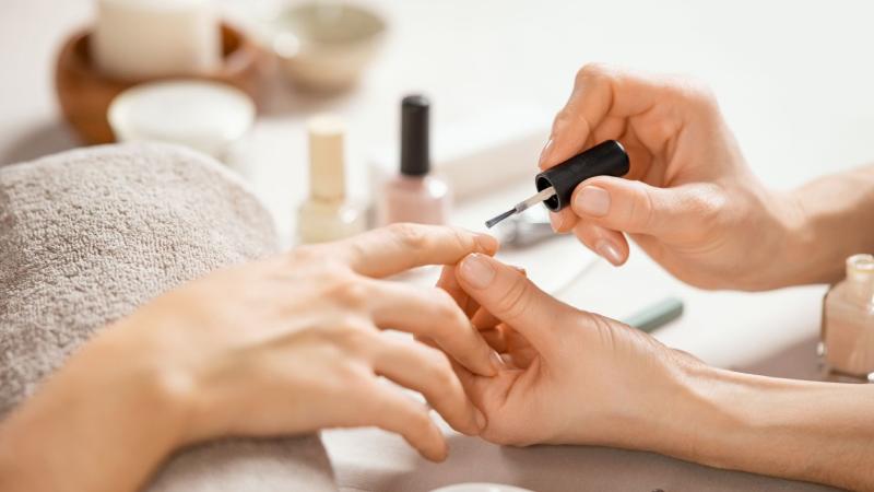 Cách chăm sóc và bảo quản nail Giáng sinh