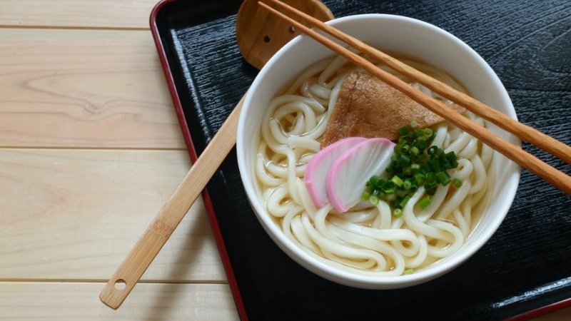 Tại sao lại gọi là "Mì Cáo" (Kitsune)?