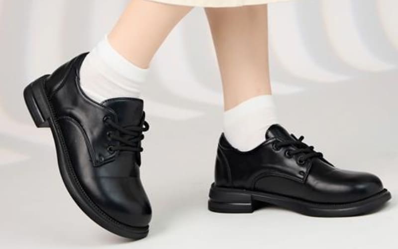 Giày Derby nữ mang phong cách thanh lịch, năng động và linh hoạt. Giày Derby nữ mang phong cách thanh lịch, năng động và linh hoạt.