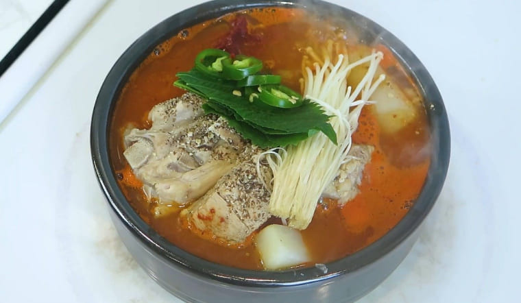 Công thức nấu canh khoai tây xương hầm Hàn Quốc - Gamjatang đơn giản, chuẩn vị