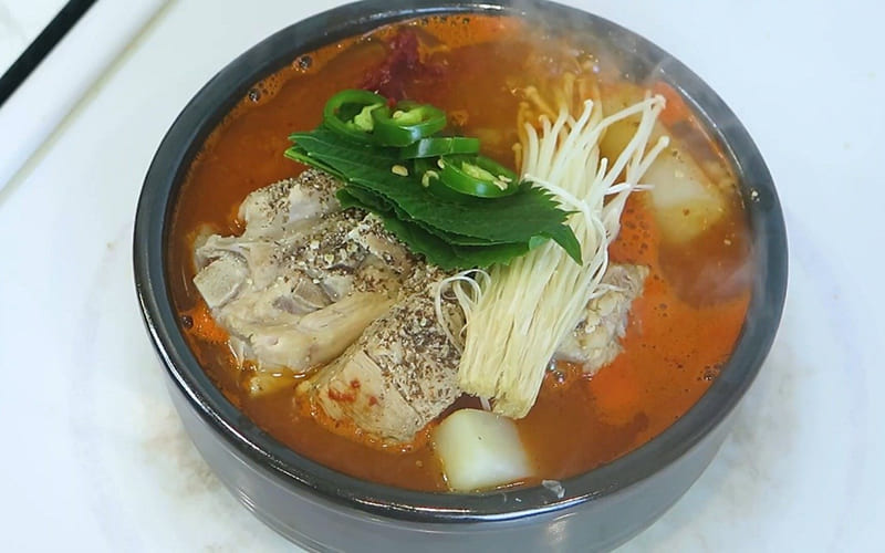 Canh Khoai Tây Hầm – Gamjatang nổi tiếng là món ăn “gây nghiện”