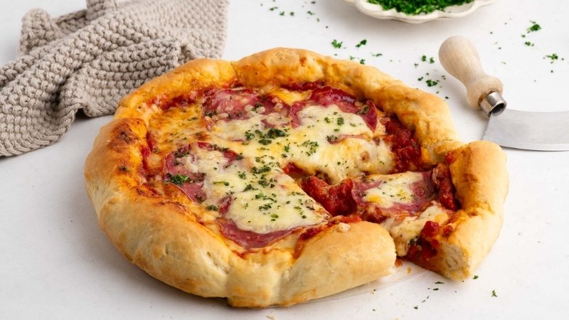 Pizza đế dày được gọi là Thick crust pizza Pizza đế dày được gọi là Thick crust pizza