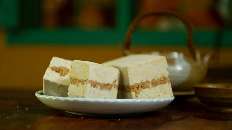 Vị ngọt thanh của vỏ bột nếp rang xốp nhẹ và vị béo ngậy, thơm bùi