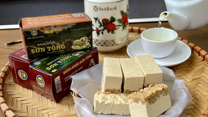Thưởng thức bánh khảo Cao Bằng với trà