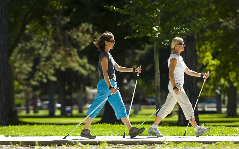 Đi bộ khoảng 7000-10000 bước/ngày Đi bộ khoảng 7000-10000 bước/ngày