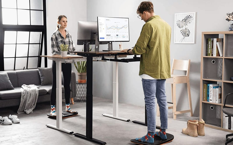 Đứng làm việc hoặc học bài khoảng 2-3 tiếng/ngày Đứng làm việc hoặc học bài khoảng 2-3 tiếng/ngày