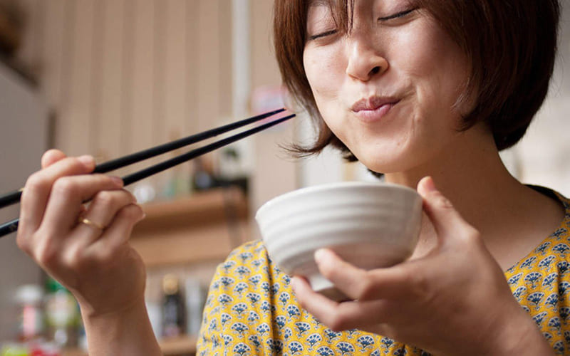 Ăn chậm, nhai kỹ 30 đến 40 lần mỗi miếng Ăn chậm, nhai kỹ 30 đến 40 lần mỗi miếng