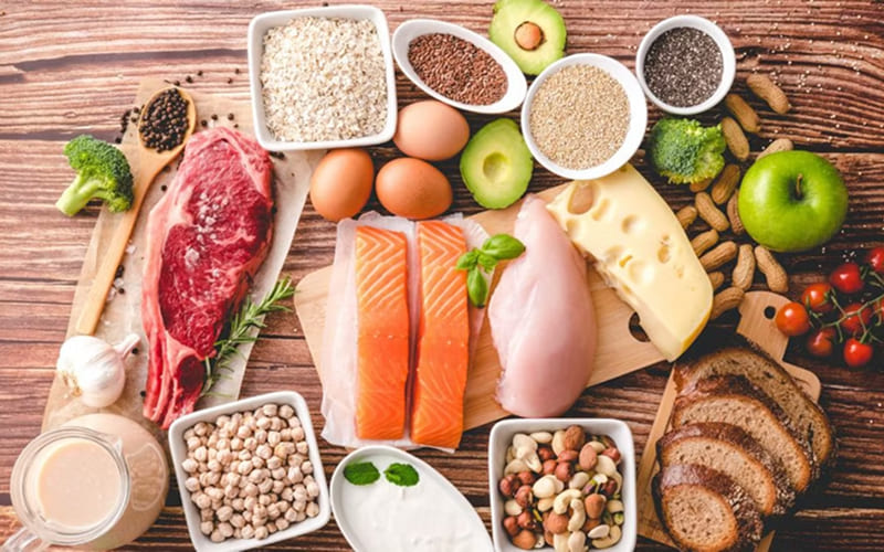 Ăn đủ protein trong mỗi bữa Ăn đủ protein trong mỗi bữa