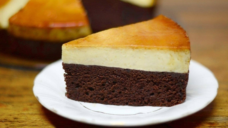Thưởng thức bánh flan gato