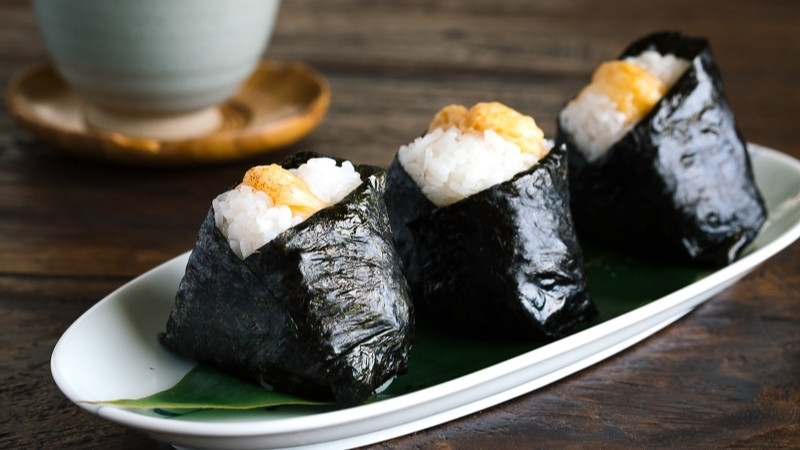 Món Tenmusu thơm ngon ở phần vỏ tempura