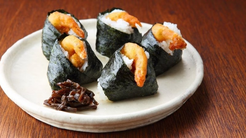 Tenmusu là một loại cơm nắm onigiri của Nhật Bản