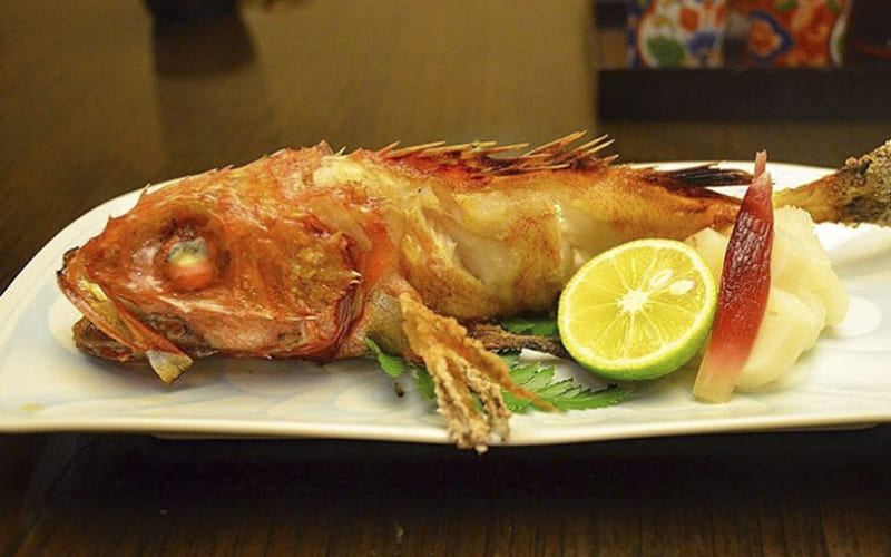 Các bước nướng cá đúng cách giúp thịt mềm mịn. Các bước nướng cá đúng cách giúp thịt mềm mịn.