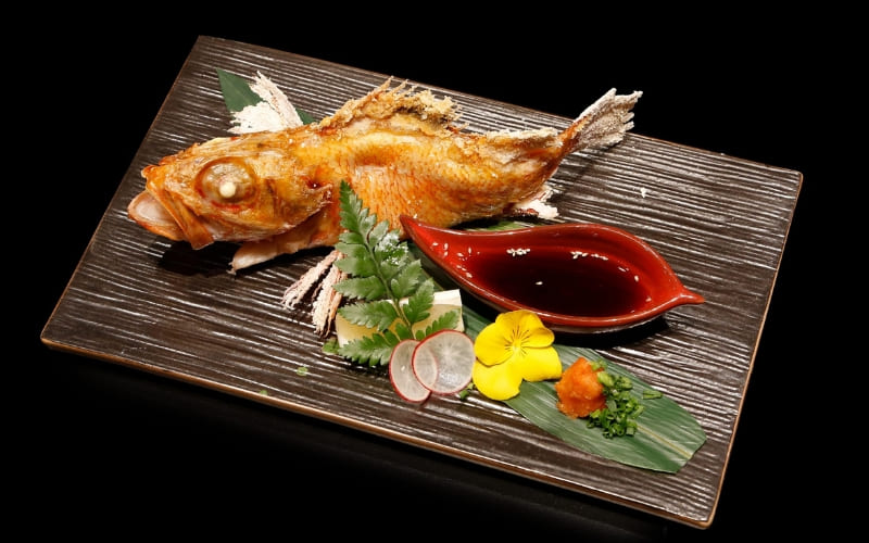 Cá Kinki được săn bắt hiếm và thịt ngọt đặc trưng. Cá Kinki được săn bắt hiếm và thịt ngọt đặc trưng