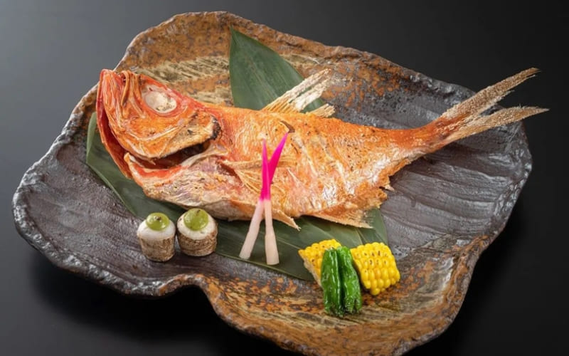 Shioyaki giữ trọn vị ngọt tự nhiên của cá. Shioyaki giữ trọn vị ngọt tự nhiên của cá.