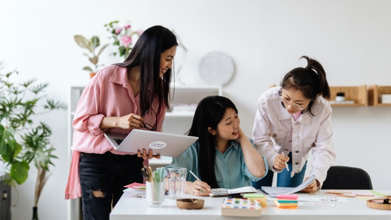 Tuổi Tuất hợp nhất với các tuổi Dần, Ngọ và tuổi Mão