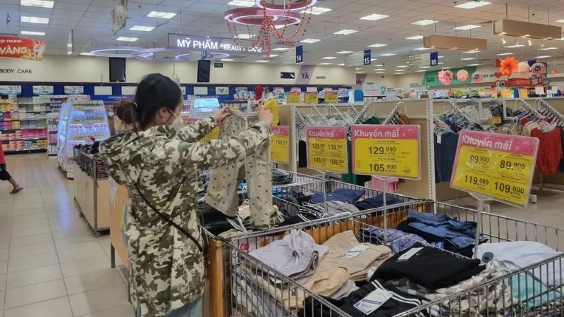 Sale dịp hè hướng tới đối tượng học sinh sinh viên