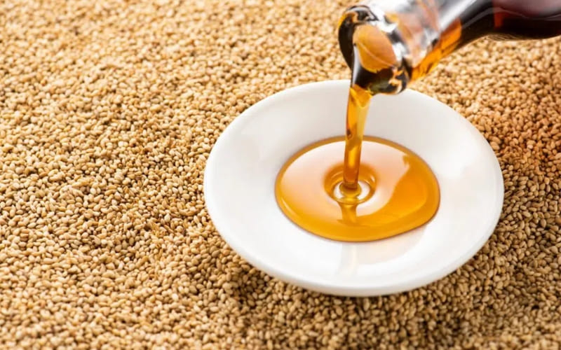 Người dùng để dầu mè nơi khô ráo, tránh ánh sáng. Người dùng để dầu mè nơi khô ráo, tránh ánh sáng.