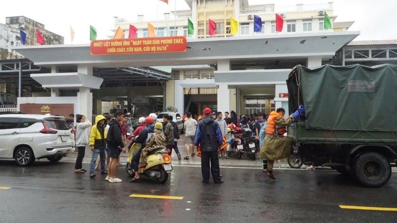 Điểm tập kết hàng hóa cứu trợ tại Nha Trang