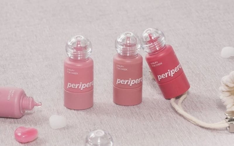 Bao bì Peripera Syrupy Tok Cheek thiết kế nhỏ gọn.