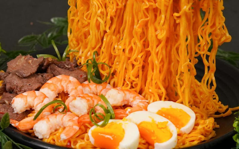 Với Mì trộn Bò Sa Tế