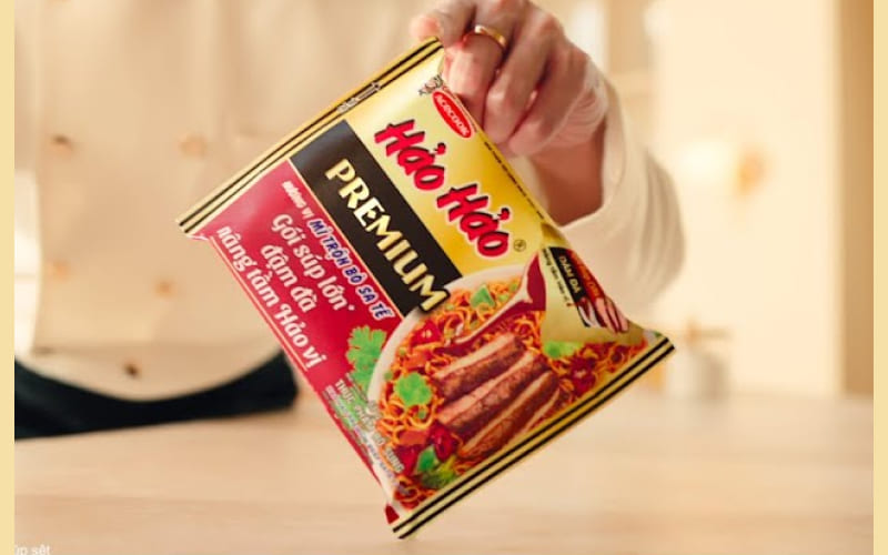 Mì Hảo Hảo Premium – Mì Trộn Bò Sa Tế (gói màu đỏ)