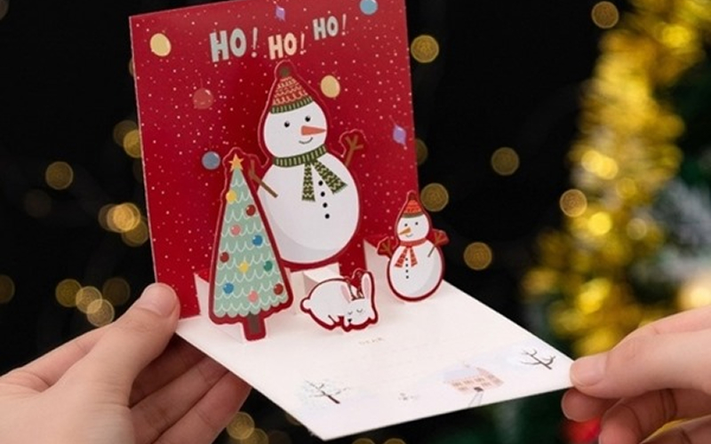 Thư tay + khung ảnh gia đình