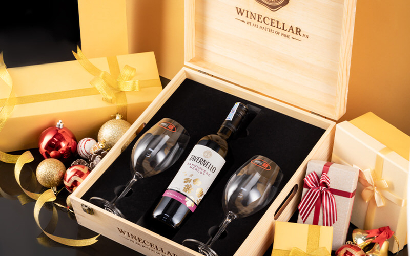 Rượu vang hoặc rượu ngoại yêu thích