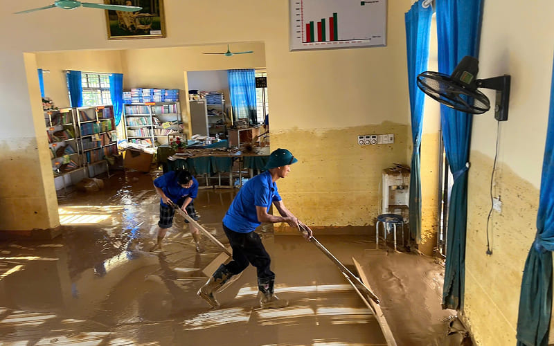 Bước 6 – Xử lý ổ điện, thiết bị điện sau ngâm nước