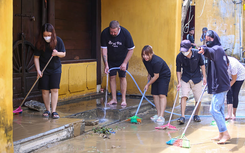 Chuẩn bị trước khi dọn nhà sau lũ lụt