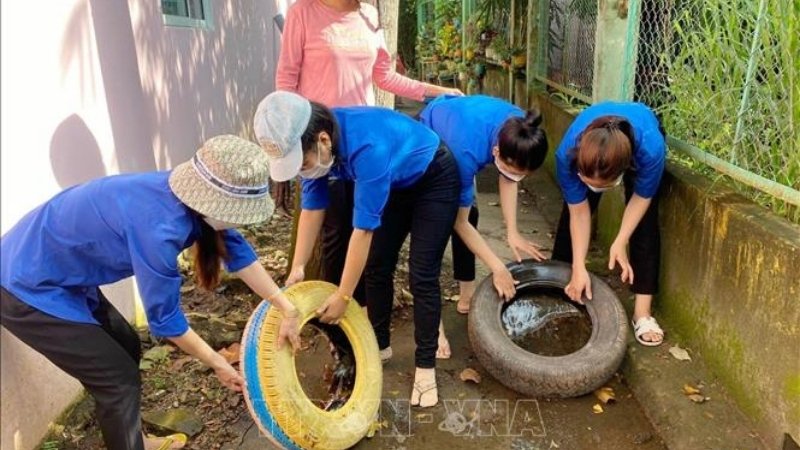Loại bỏ nơi sinh sản của muỗi Loại bỏ nơi sinh sản của muỗi