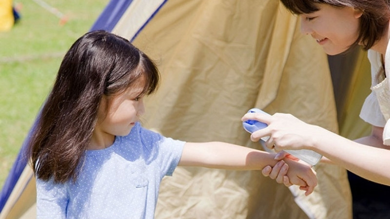 Cách bảo vệ trẻ nhỏ trong mùa sốt xuất huyết Cách bảo vệ trẻ nhỏ trong mùa sốt xuất huyết