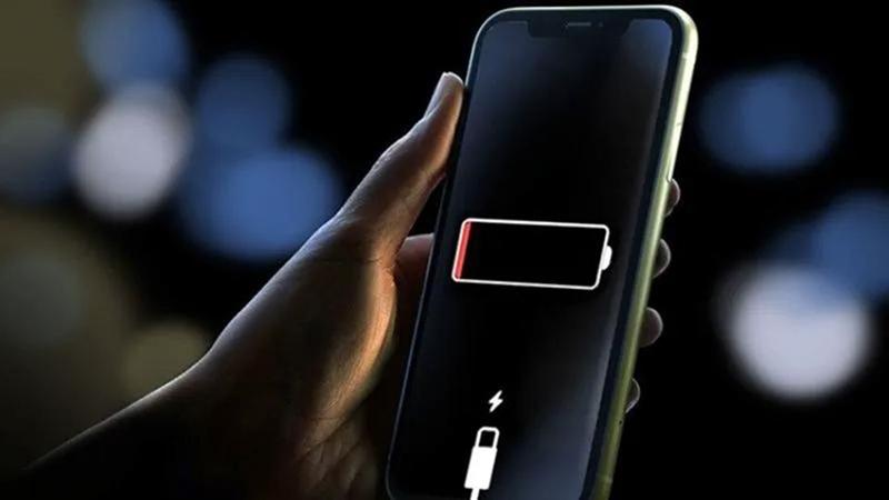 Lưu ý khi sạc điện thoại lúc mất điện