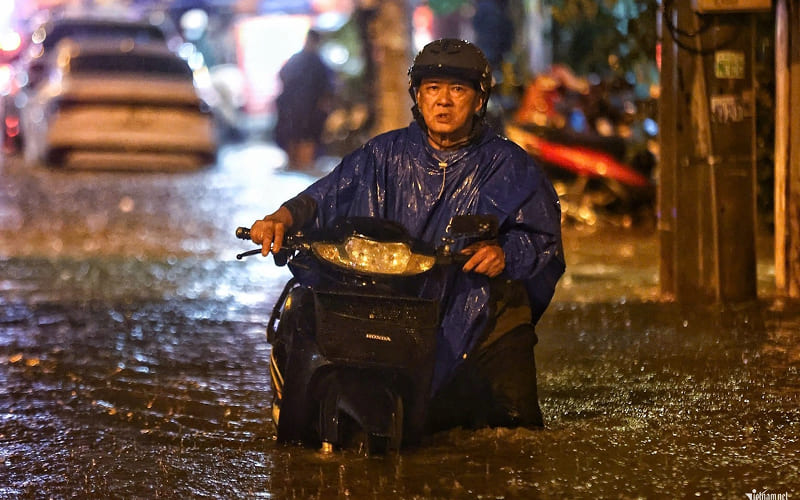 Không đi một mình vào ban đêm Không đi một mình vào ban đêm