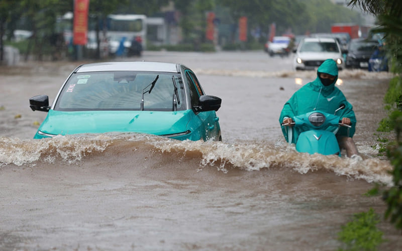 Nước ngập bao nhiêu thì ô tô không nên đi qua? Nước ngập bao nhiêu thì ô tô không nên đi qua?