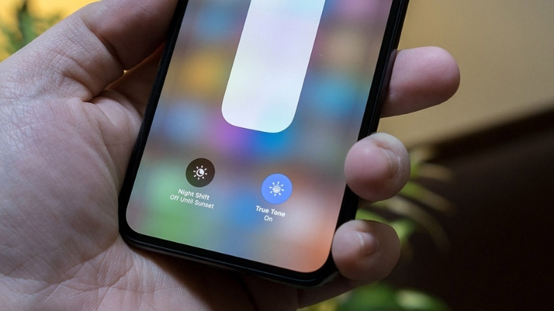 Kéo thanh độ sáng xuống mức thấp Kéo thanh độ sáng xuống mức thấp