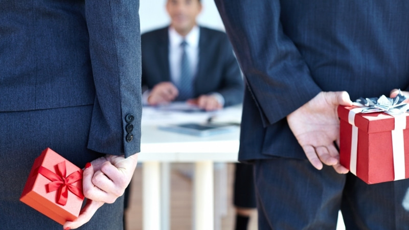Tặng quà noel cho sếp không phải quy định bắt buộc