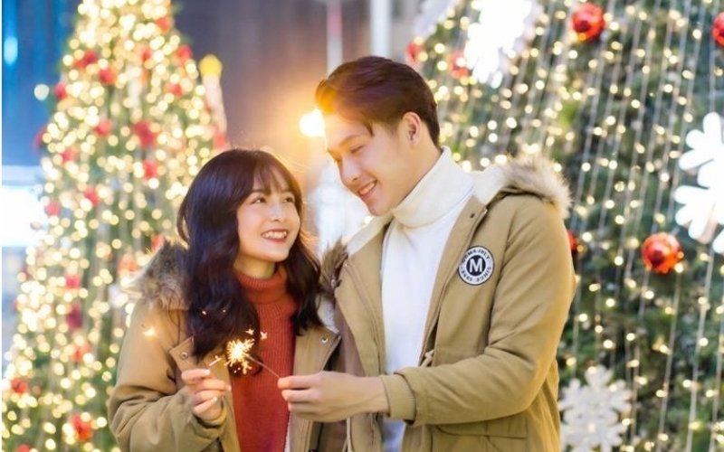 Những vần thơ dịu dàng thắp sáng tình yêu đôi lứa