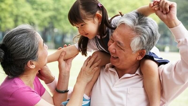 Món quà vô giá nhất: Thời gian ở bên cạnh ông bà