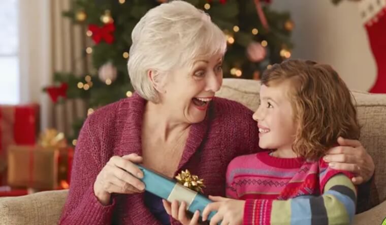 30+ Gợi ý quà Giáng sinh cho ông bà ý nghĩa, ấm áp và thiết thực