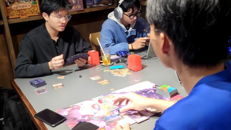 Chơi boardgame – quiz – trò chơi gia đình