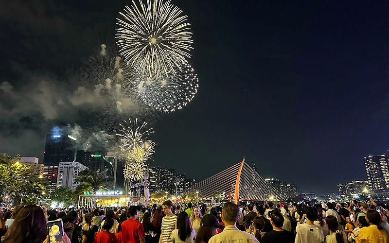 Bến Bạch Đằng – đi dạo, ngắm pháo hoa, nhạc sống