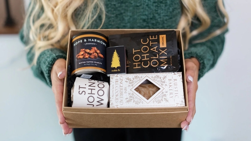 Bạn nên chọn những món quà phù hợp và hữu dụng cho khách hàng