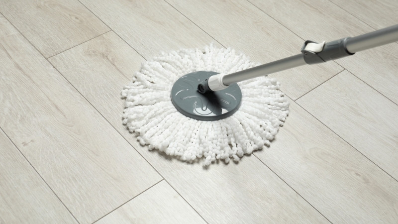 Lau khô sàn ngay khi có nước đổ